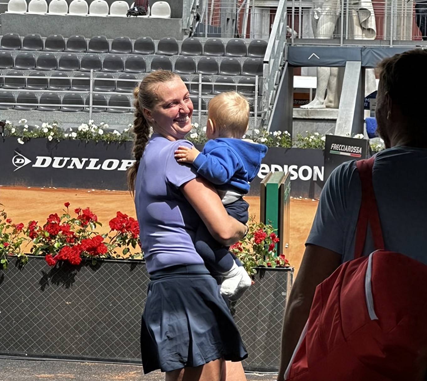 科维托娃重返赛场，领先优势明显首场状态出色，FPX观众沸腾！